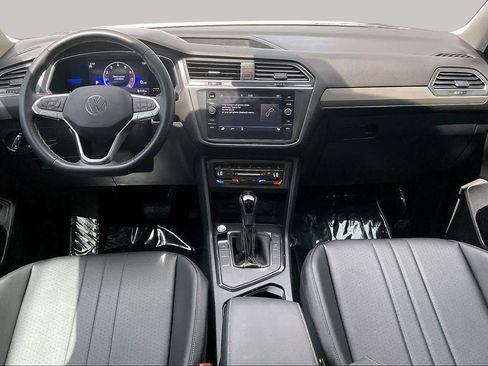 Used 2022 Volkswagen Tiguan SE w/ Panoramic Sunroof Package FWD image 16