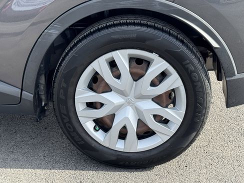 Used 2021 Toyota C-HR LE image 37