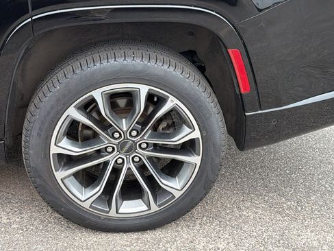 Used 2024 Jeep Grand Wagoneer Series III AWD/4WD image 12