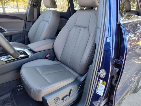 Certified 2025 Audi Q5 Premium w/ Convenience Package image 22