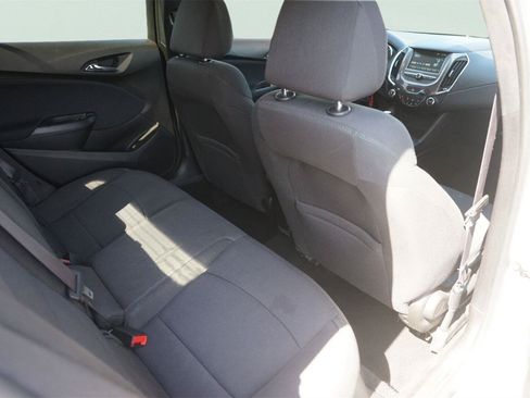 Used 2017 Chevrolet Cruze LT FWD image 14