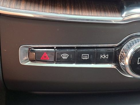 Used 2023 Volvo XC60 B5 Plus AWD/4WD image 24