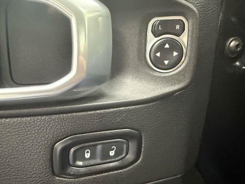 Used 2021 Jeep Wrangler Unlimited Rubicon w/ Cold Weather Group AWD/4WD image 12