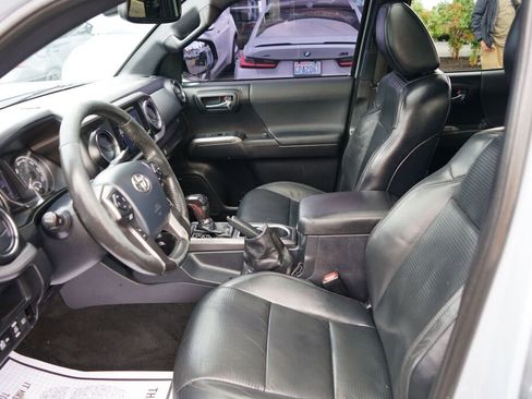 Used 2019 Toyota Tacoma TRD Off-Road w/ TRD Premium Off Road Package image 13