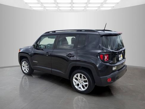 Used 2018 Jeep Renegade Latitude w/ Cold Weather Group AWD/4WD image 9