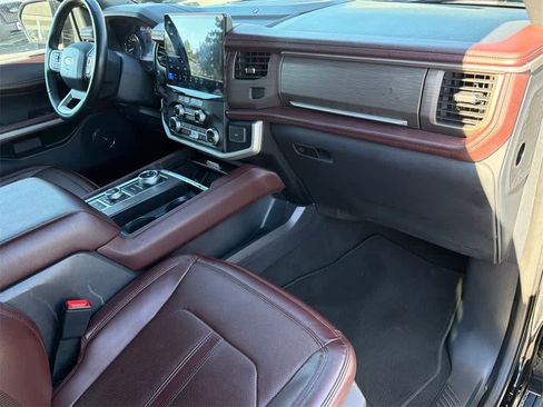 Used 2023 Ford Expedition Limited image 13
