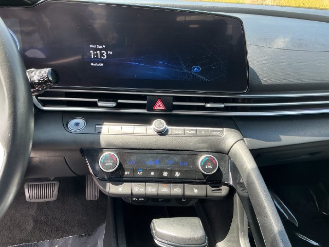 Used 2025 Hyundai Elantra SEL FWD image 16