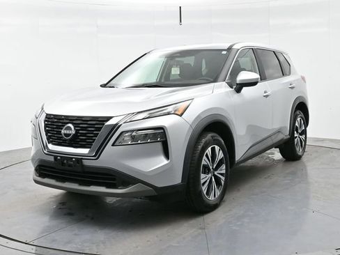 Used 2023 Nissan Rogue SV image 3