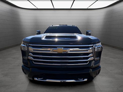 Used 2025 Chevrolet Silverado 2500 High Country w/ High Country Premium Package AWD/4WD image 29