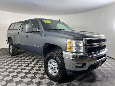 Used 2011 Chevrolet Silverado 2500 LT w/ Interior Plus Package AWD/4WD image 3