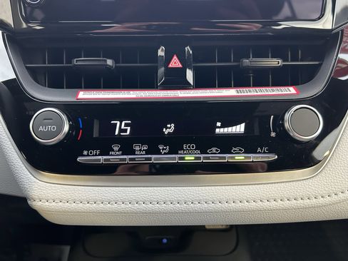 Certified 2024 Toyota Corolla SE w/ SE Package image 28