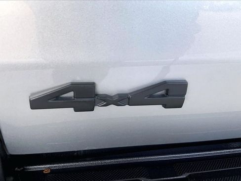 Used 2025 Toyota Tacoma SR5 AWD/4WD image 31
