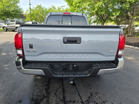 Used 2021 Toyota Tacoma SR5 AWD/4WD image 6