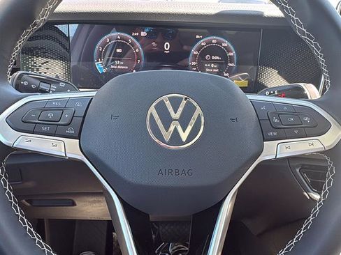 New 2025 Volkswagen Tiguan SE image 17