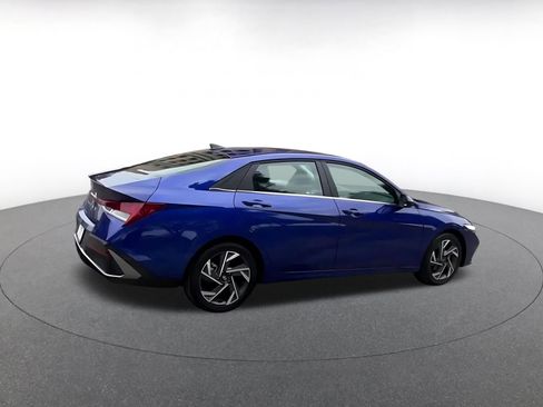 Used 2025 Hyundai Elantra SEL image 13