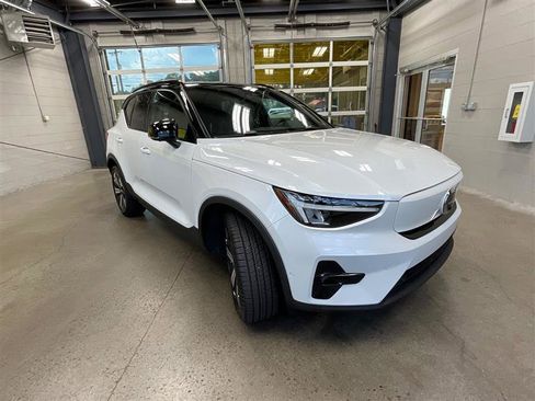 Used 2023 Volvo XC40 Recharge Plus AWD/4WD image 7