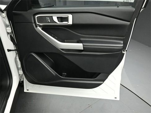 Certified 2021 Ford Explorer XLT w/ Equipment Group 202A image 34