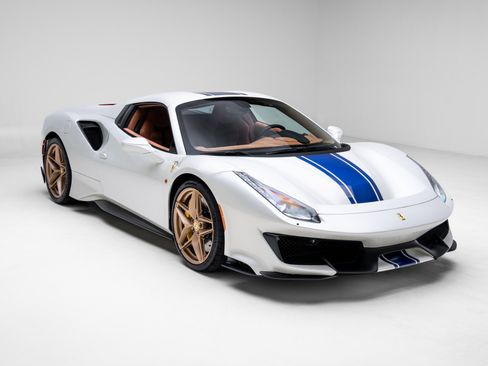 Used 2020 Ferrari 488 Pista Spider image 38