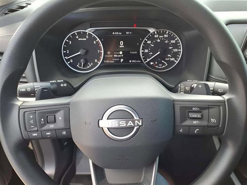 Used 2025 Nissan Rogue S image 14