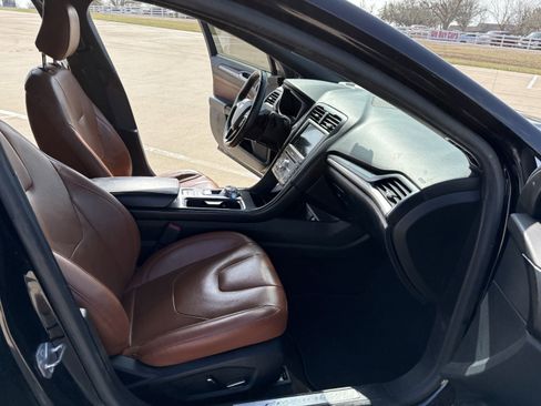 Used 2020 Ford Fusion Titanium image 11