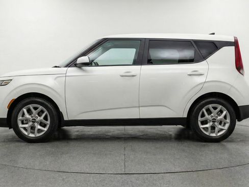 Used 2025 Kia Soul LX w/ LX Technology Package FWD image 5
