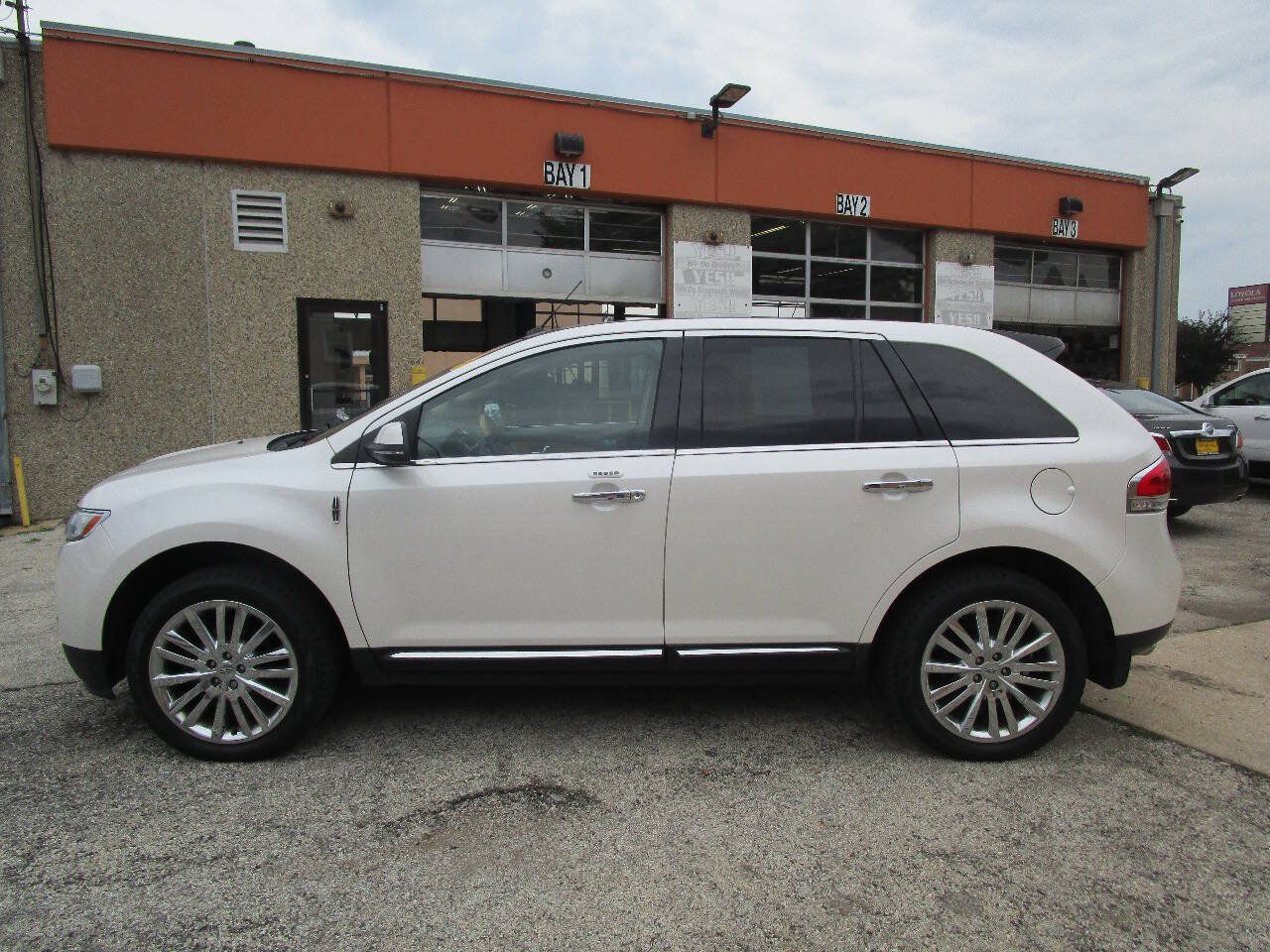 Used 2015 Lincoln MKX AWD w/ Equipment Group 102A image 6