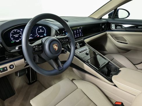 Certified 2025 Porsche Panamera image 4