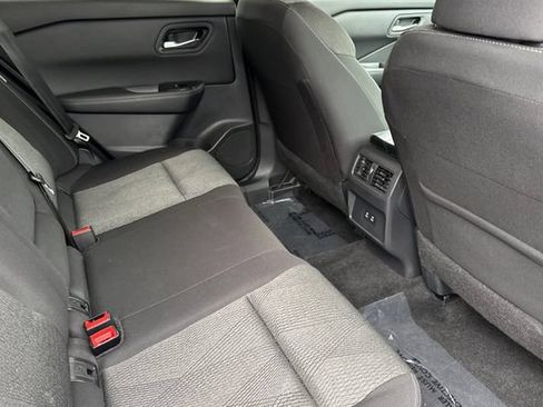 Used 2025 Nissan Rogue SV FWD image 18