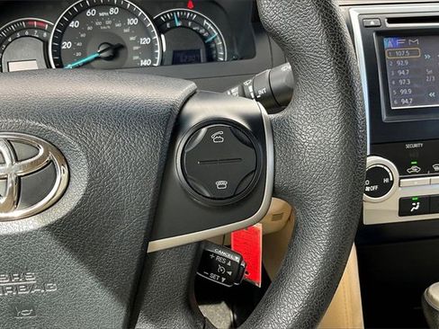 Used 2013 Toyota Camry LE image 19