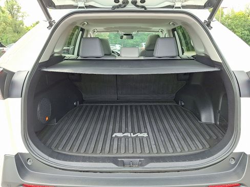 Used 2021 Toyota RAV4 Limited image 30