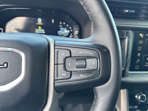 Used 2024 GMC Yukon XL Denali image 16