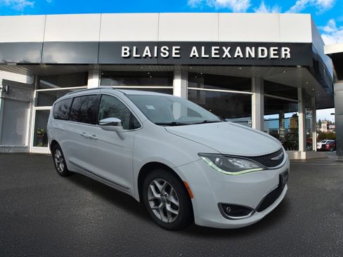 Used 2020 Chrysler Pacifica Limited image 1