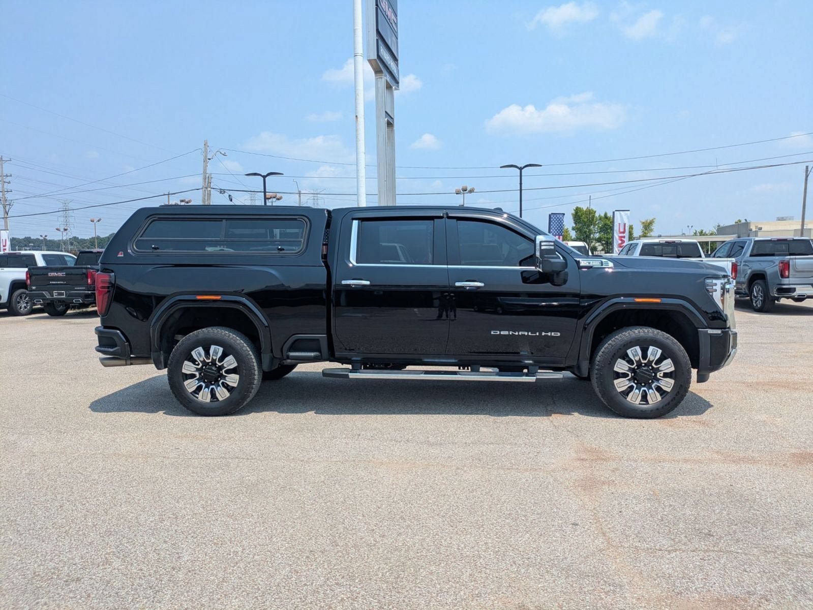 Used 2025 GMC Sierra 2500 Denali w/ Technology Package AWD/4WD image 8
