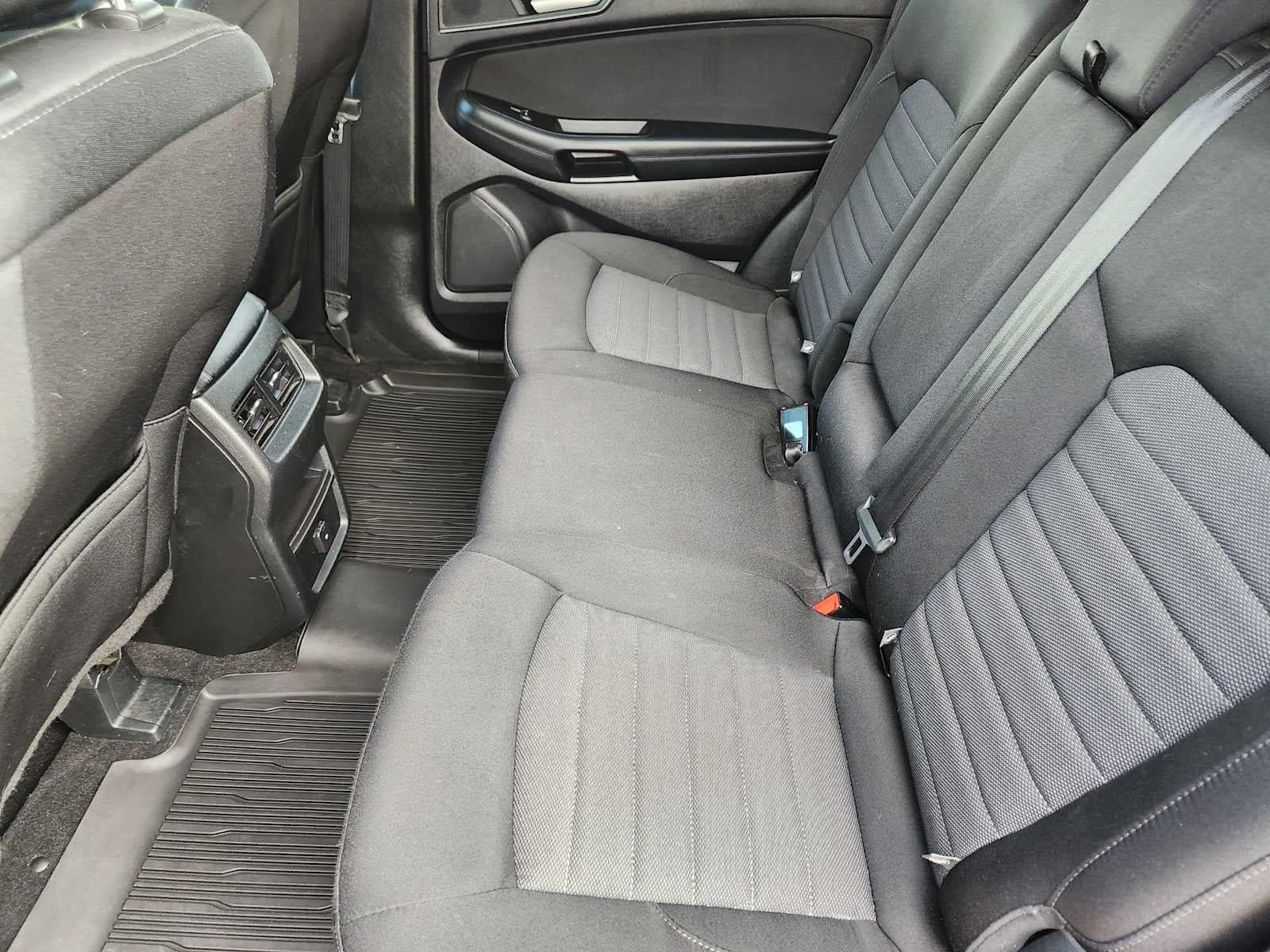 Used 2019 Ford Edge SE FWD image 9