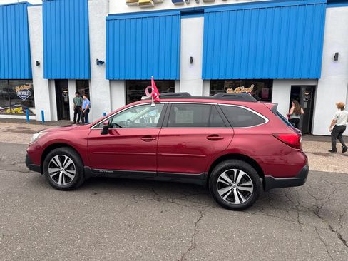 Used 2018 Subaru Outback 2.5i Limited AWD/4WD image 18