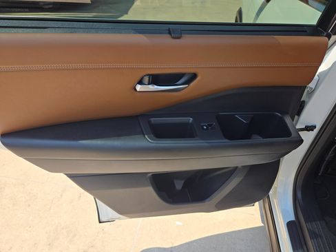 Used 2023 Nissan Pathfinder Platinum w/ Cargo Package FWD image 14