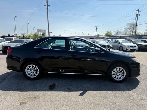 Used 2014 Toyota Camry LE image 3