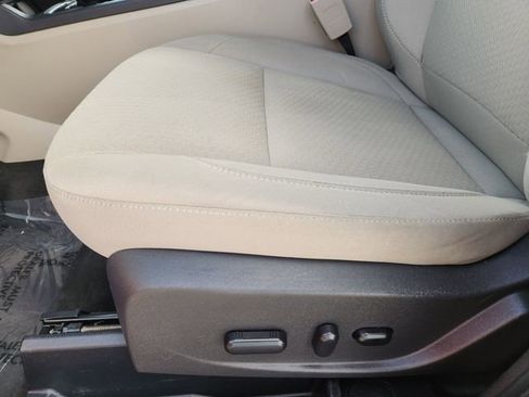 Used 2017 Ford Escape SE image 23