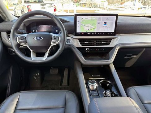 Used 2025 Ford Explorer Active w/ Active Comfort Package image 13