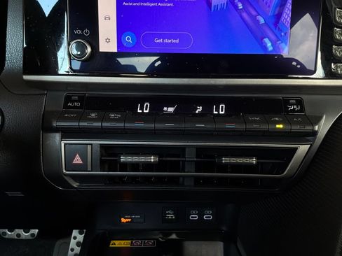 Used 2025 Toyota Camry SE FWD image 26