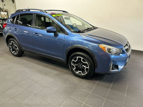 Used 2017 Subaru Crosstrek 2.0i Premium w/ Popular Package #2 AWD/4WD image 2