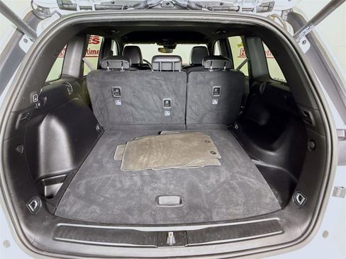 Used 2023 Jeep Grand Cherokee Altitude image 29