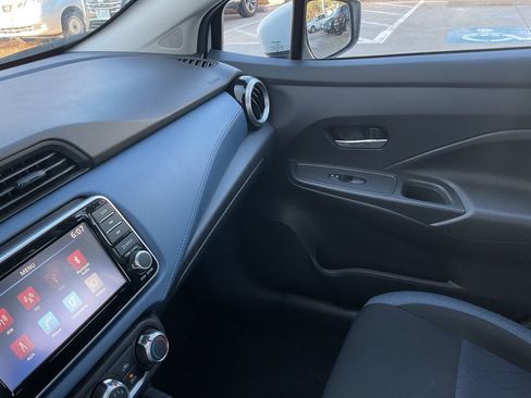 Used 2025 Nissan Versa SV image 32