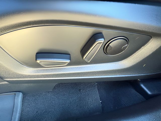 Used 2022 Ford Explorer XLT w/ Equipment Group 202A AWD/4WD image 24