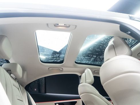 Used 2025 Mercedes-Benz E 350 Sedan image 34