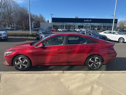 Used 2023 Hyundai Elantra Limited image 5