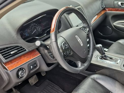 Used 2019 Lincoln MKT AWD image 10