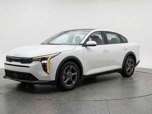 Used 2025 Kia K4 FWD image 3