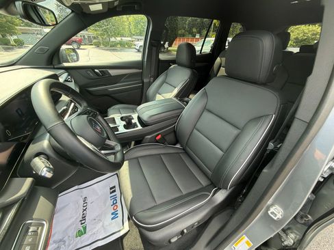 Certified 2025 Buick Enclave Preferred FWD image 20