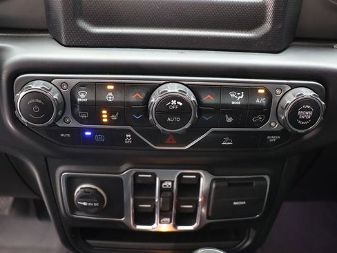 Used 2023 Jeep Wrangler Unlimited w/ Cold Weather Group image 21